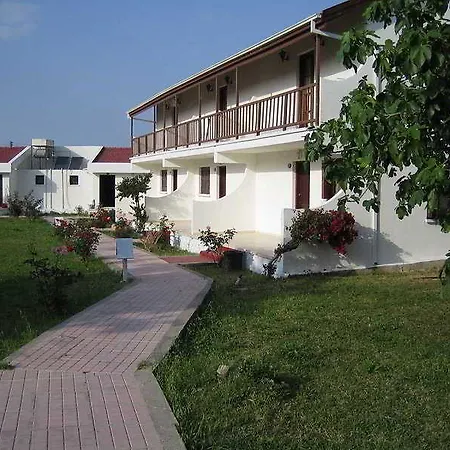 Mosquito Beach Club 2*